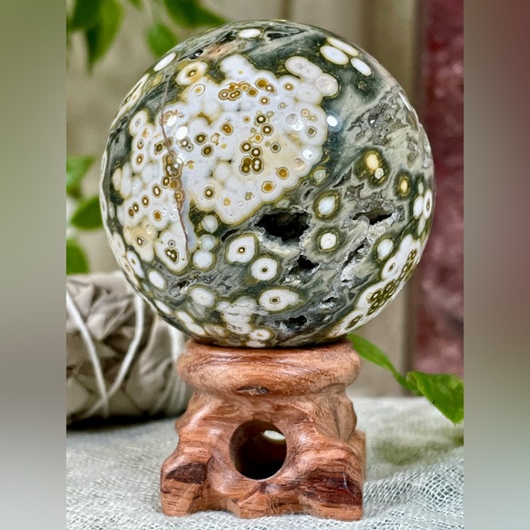 2226 RARE 8th Vein Ocean Jasper Crystal Sphere - Picture 6 of 14